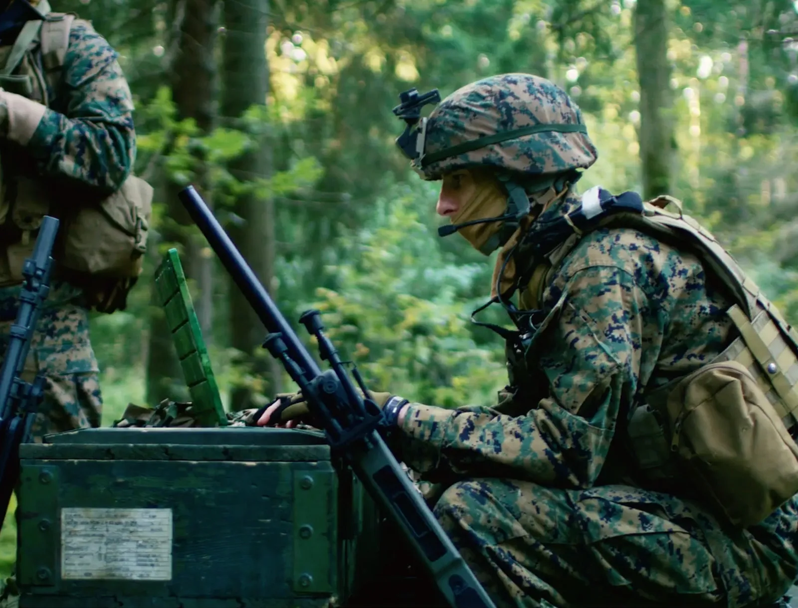 Soldat mit militärischer Ausrüstung