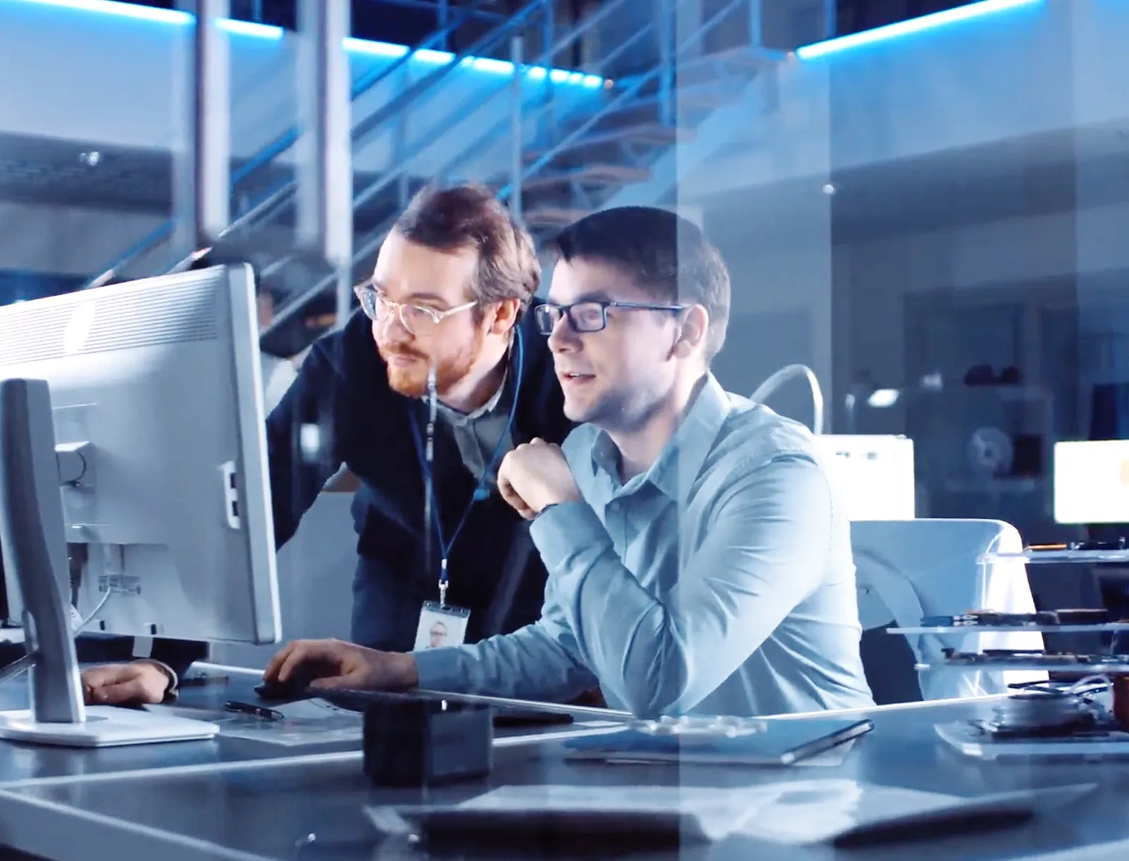 Ingenieure analysieren Daten