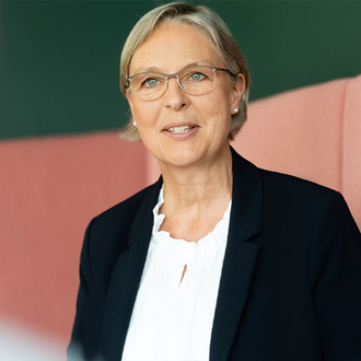 Gabriele Widmann, Volkswirtin bei der Deka